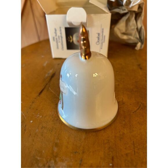 Goebel 1996 13th edition annual Christmas bell ornament (0106) - Picture 8 of 12